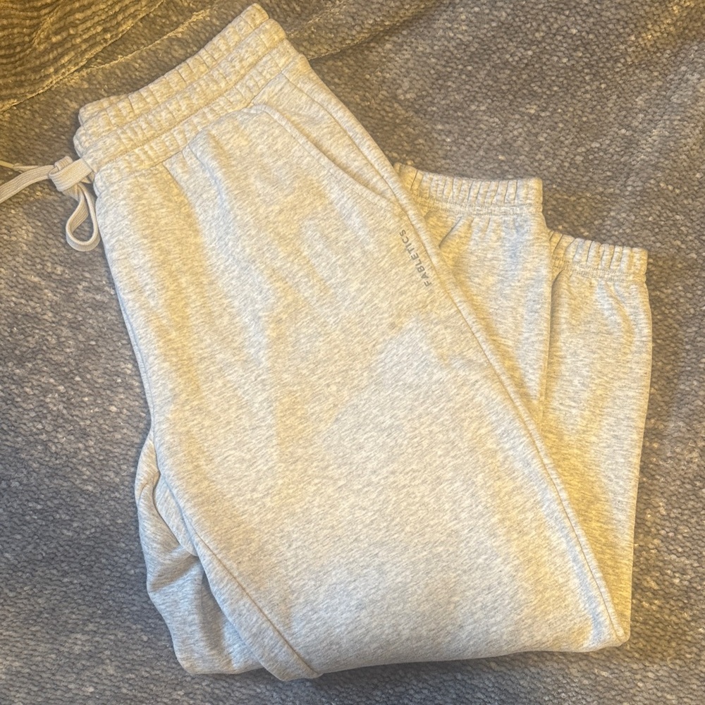Fabletics || Go-To Fleece Joggers (M) - Picture 8 of 8